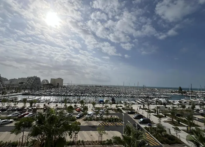Sol-Y-Days Eden, Magnifique Appartement De Deux Chambres, En Duplex Face A La Mer Et Au Port De Plaisance